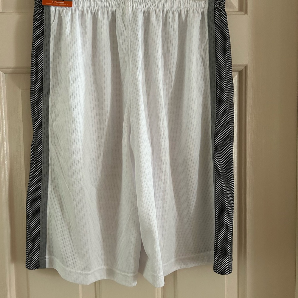 Men’s Shorts - Picture 2 of 5